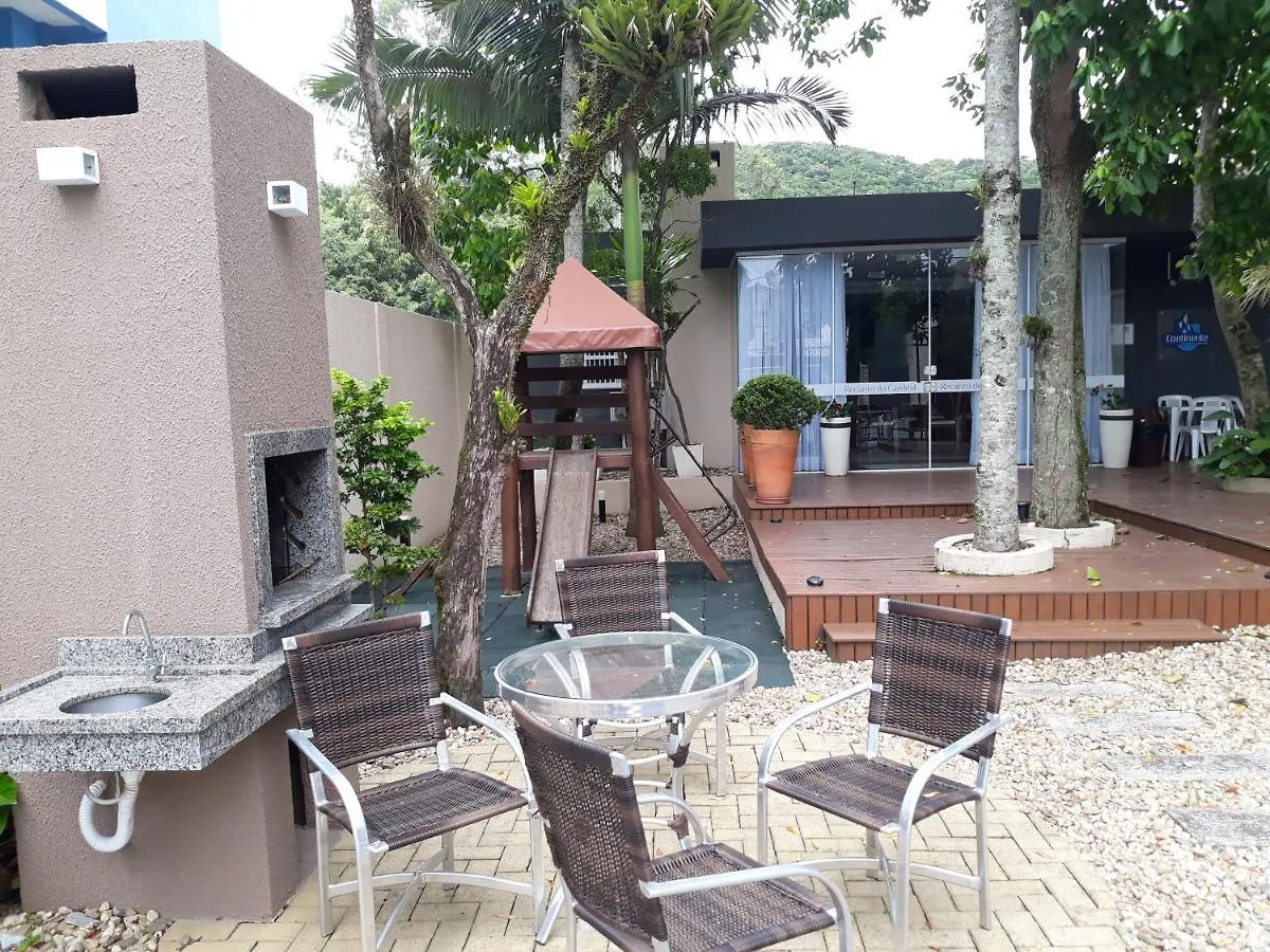 Apartamento com 2 quartos para 5 hóspedes - Recanto do Cardeal - Praia de Bombas-Bombinhas