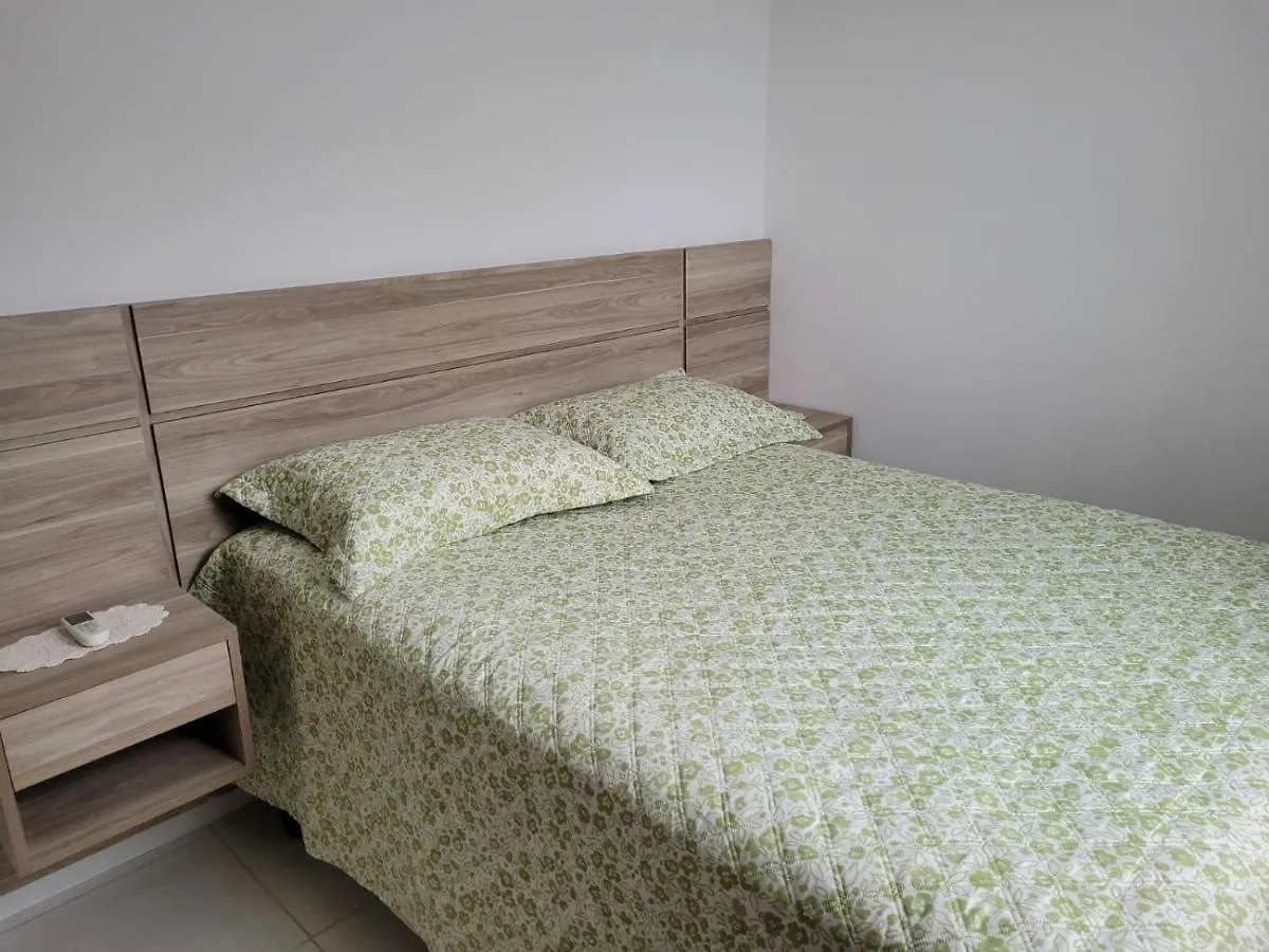 Apartamento com 2 quartos para 5 hóspedes - Recanto do Cardeal - Praia de Bombas-Bombinhas
